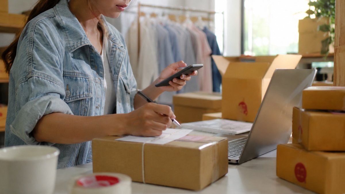tiktok shop bị khóa vì thiếu giấy tờ